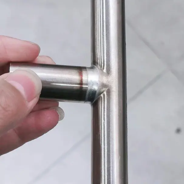Stainless steel tee pipe welding